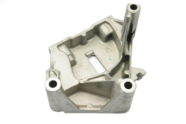 Opel Corsa D Sağ Motor Kulağı Braketi