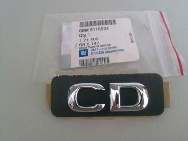 PSA (MOPAR) 9118904 Opel Astra G Ön Kapı CD Yazısı Orijinal